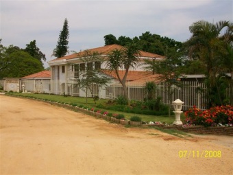 Pelenechi Manor